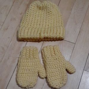Kids hats and gloves